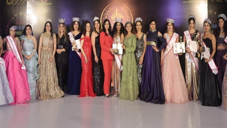 दिल्ली में ब्रेस्ट कैंसर अवेयरनेस के लिए डेजल मिसेज यूनिवर्स प्रतियोगिता, नासिक की अंजलि चौधरी बनीं विजेता