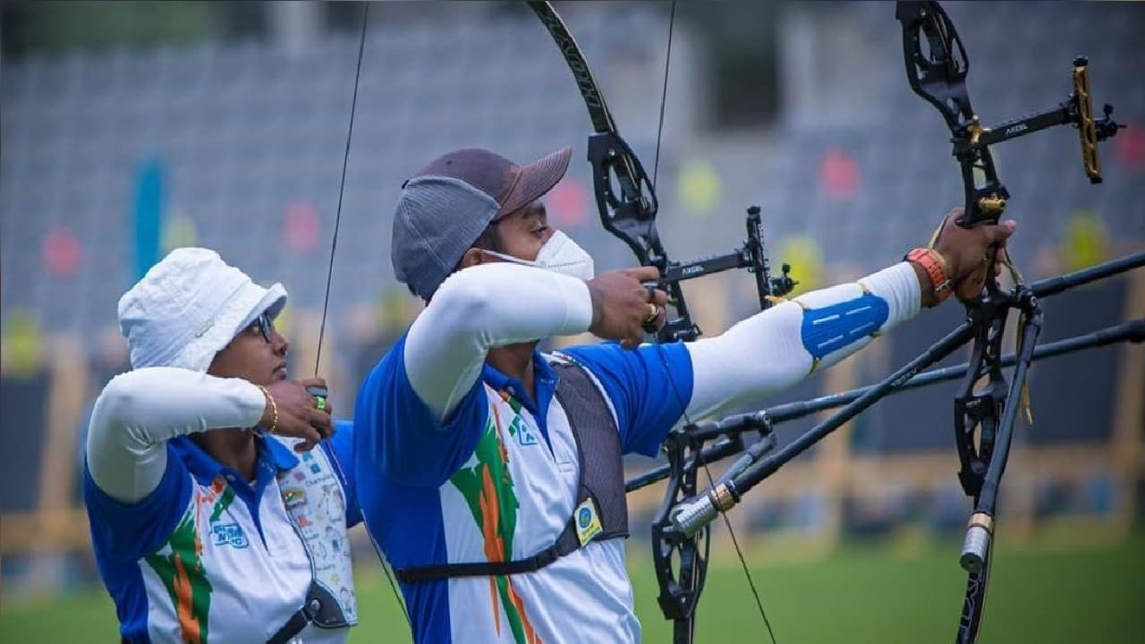 स्टार तीरंदाज दीपिका कुमारी और अतनु दास को लगा झटका, खेल मंत्रालय की टॉप्स योजना से हुए बाहर