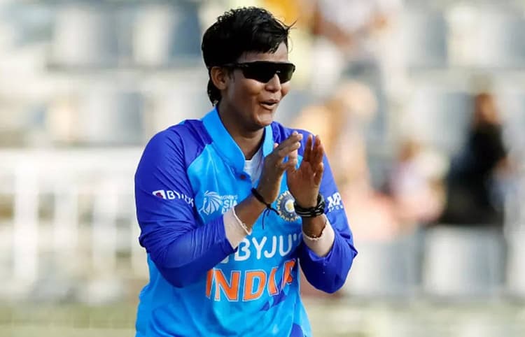 Deepti Sharma ने बुमराह और भुवनेश्वर को पीछे छोड़ बनाया बड़ा रिकॉर्ड, टी20 इंटरनेशनल में पूरे किए 100 विकेट
