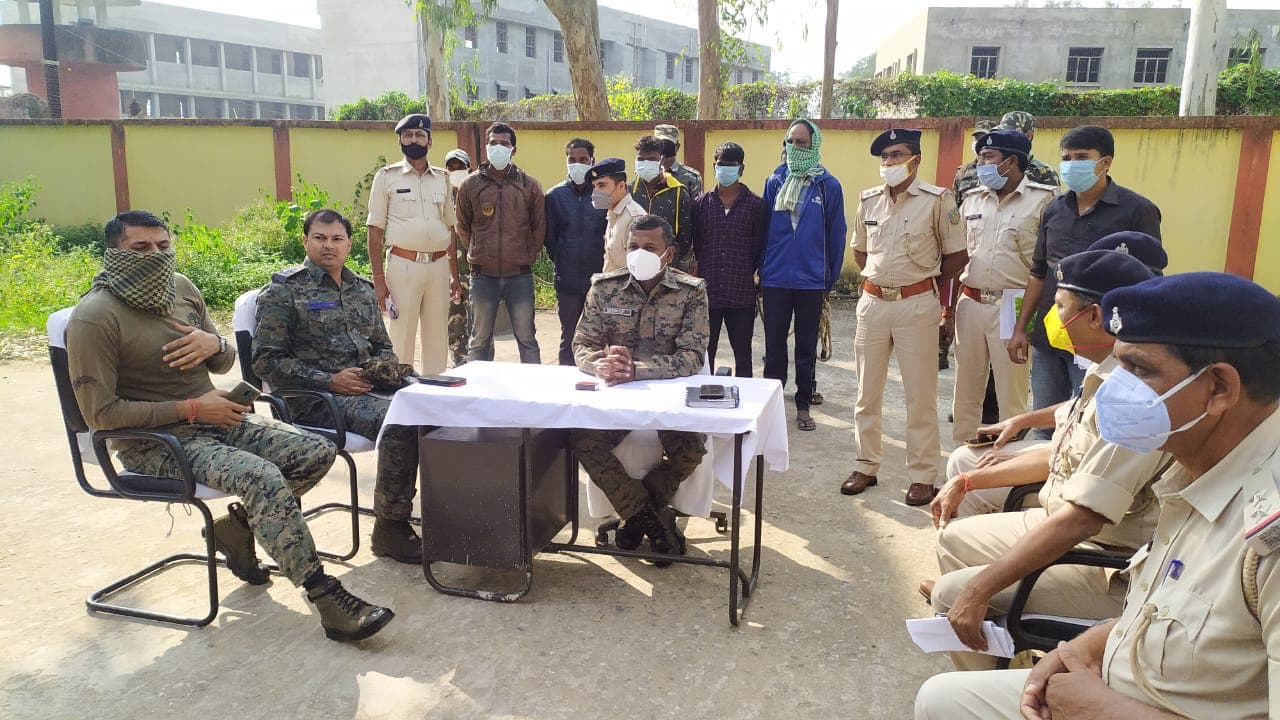 Cyber Crime: मेजर से ठगी करने वाले शाहरुख समेत 12 साइबर अपराधी गिरफ्तार, बोलेरो व स्कॉर्पियो जब्त