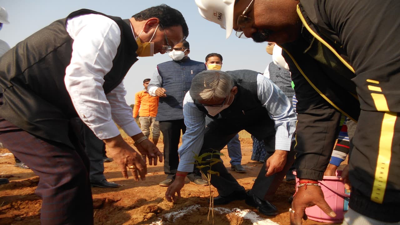 देवघर एम्स निर्माण में आ रही तेजी, 10 एकड़ भूमि में लगेंगे औषधीय पौधे, डायरेक्टर बिल्डिंग भी बनकर हुआ तैयार