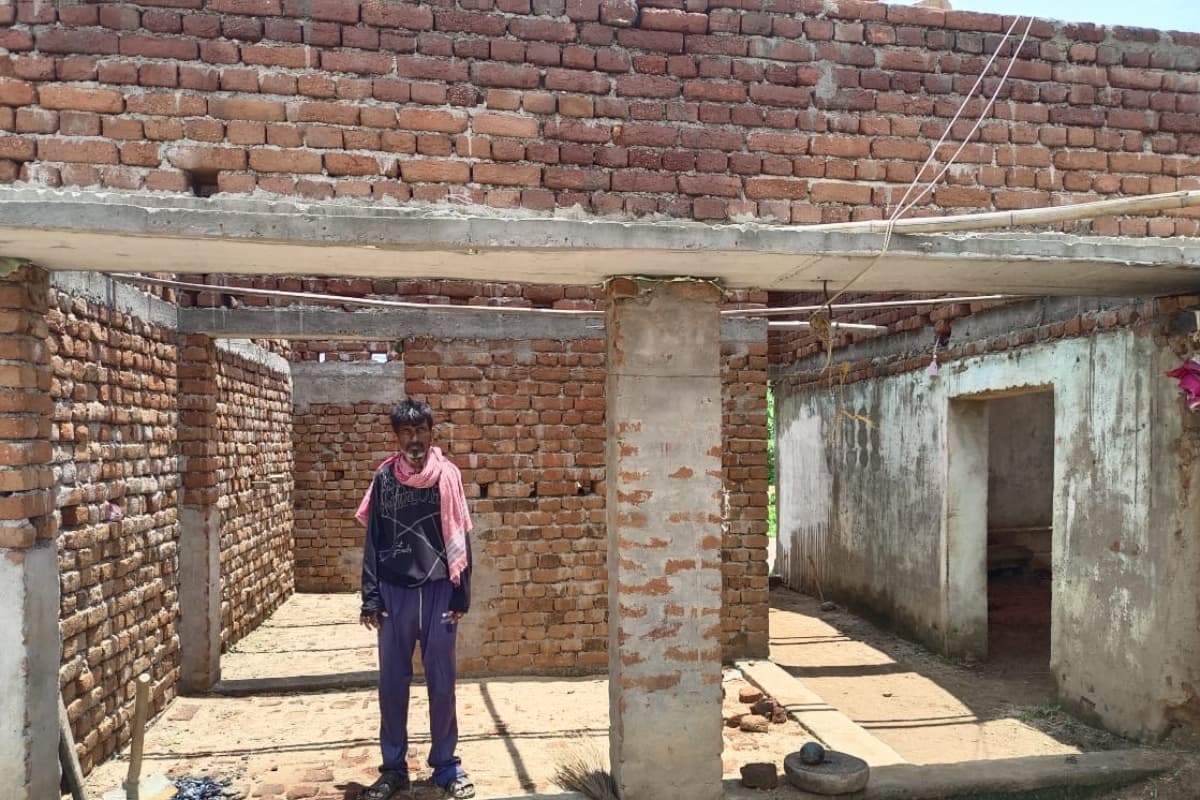 झारखंड : सारठ में पीएम आवास में गड़बड़ झाला, कागजों में आवासों को पूरा दिखाकर हुई राशि की निकासी