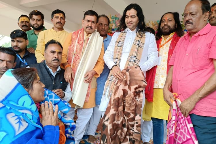 झारखंड: पलामू में बोले कथावाचक देवकीनंदन ठाकुर, बेटी सीता व बेटा राम जैसा बने, तो भारत बनेगा विश्वगुरु