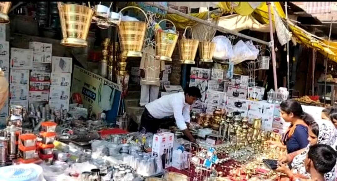 Pitru Paksha: मुजफ्फपुर में पितृपक्ष में 40 फीसदी गिरा शहर का बाजार, व्यापारियों को केवल ये उम्मीद