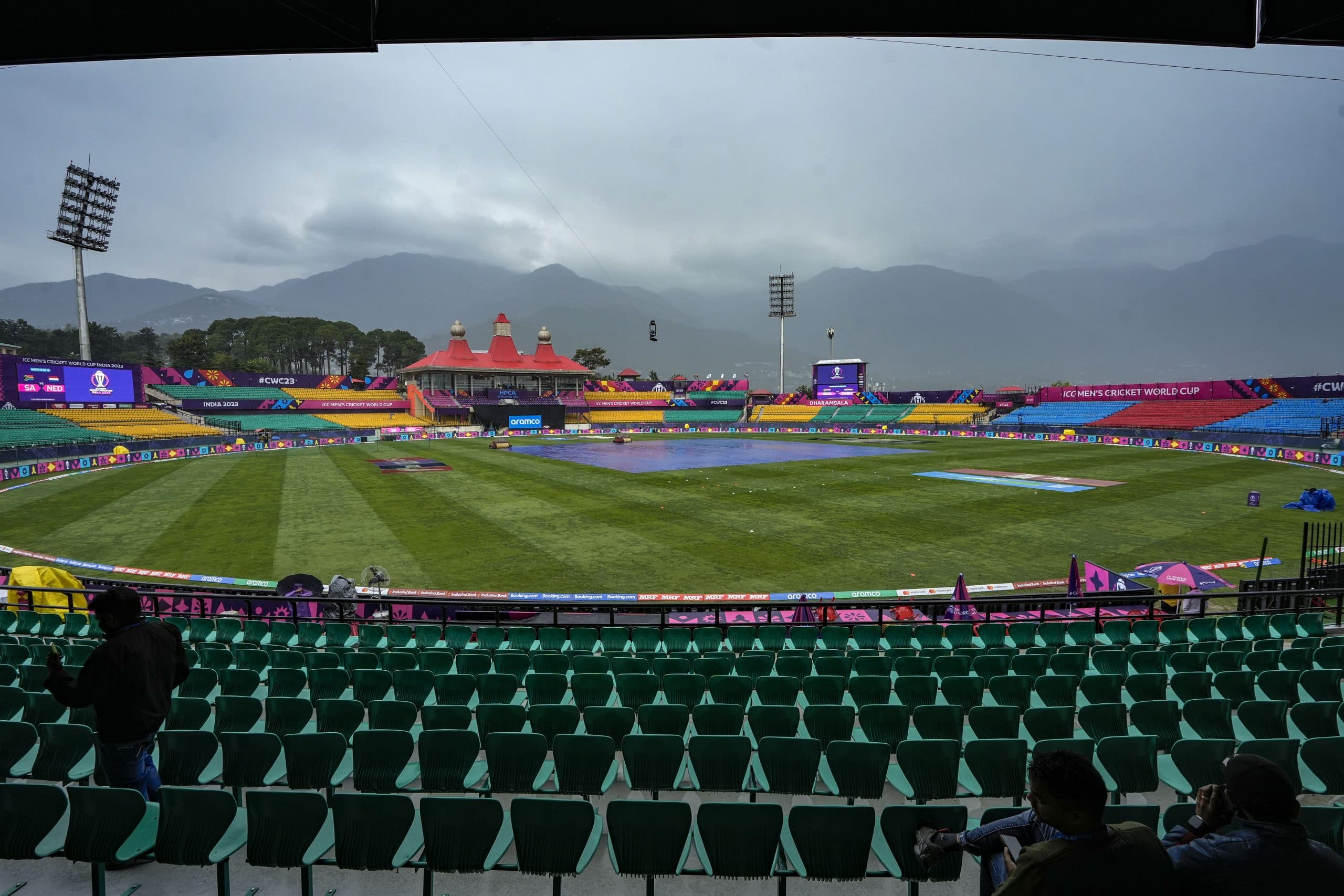 Weather: धर्मशाला में झमाझम, दो घंटे देर से शुरू हुआ दक्षिण अफ्रीका-नीदरलैंड मैच