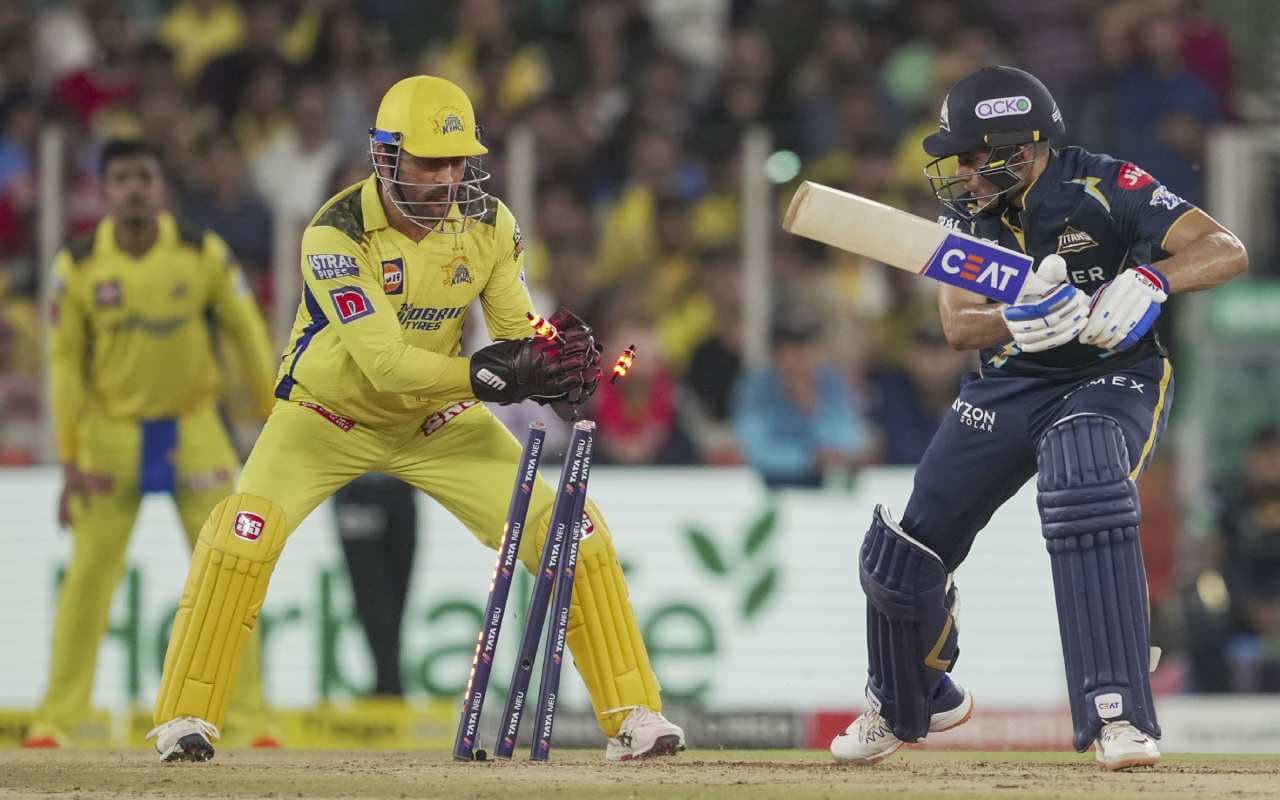 Watch: एमएस धोनी ने बिजली की तेजी से शुभमन गिल को किया आउट, वीडियो सोशल मीडिया पर वायरल