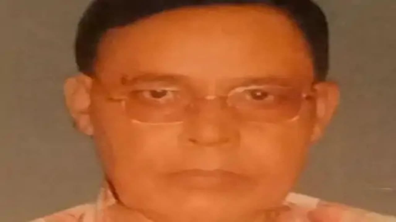 झारखंड के चर्चित डॉ आरबी चौधरी हत्याकांड के 5 आरोपियों को उम्रकैद की सजा, रांची में बनी थी अपहरण की योजना झारखंड के चर्चित डॉ आरबी चौधरी हत्याकांड के 5 आरोपियों को उम्रकैद की सजा, रांची में बनी थी अपहरण की योजना