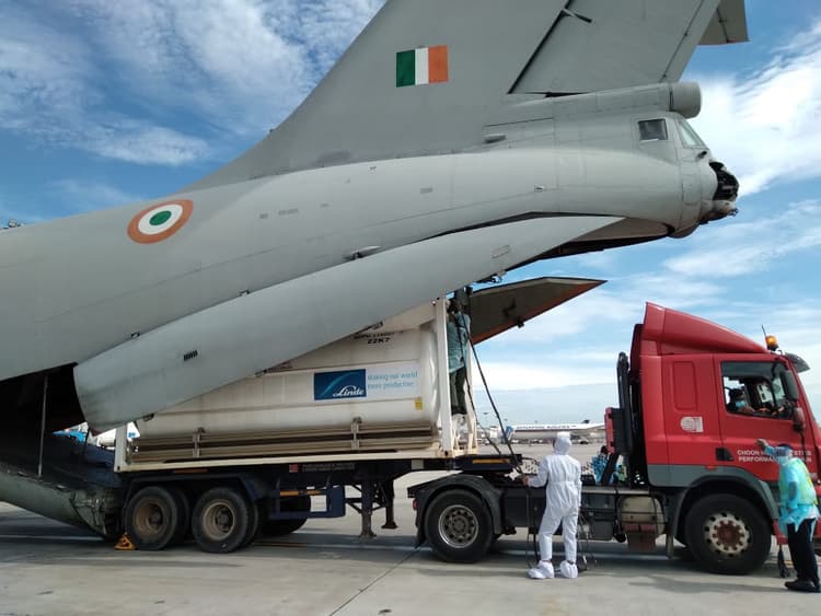 'जल, नभ और थल...' सेना ने कोविड के खिलाफ लड़ाई में संभाला मोर्चा, PM मोदी ने तारीफ में कही यह बात