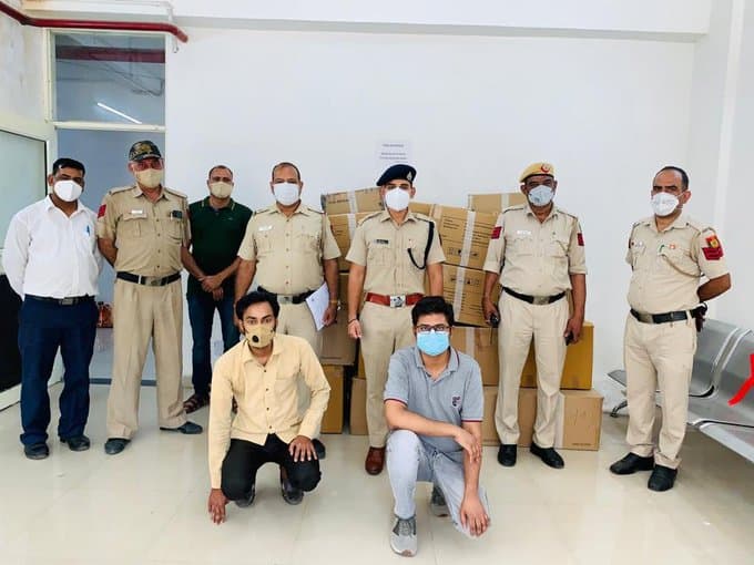 दिल्ली पुलिस ने खान चाचा रेस्टोरेंट से जब्त किये 96 ऑक्सीजन कंसंट्रेटर, कल और आज मिलाकर 500 से ज्यादा हुए बरामद