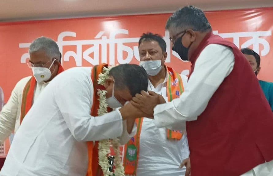 नंदीग्राम के सुपर विजेता शुभेंदु अधिकारी बने नेता प्रतिपक्ष, कहा- बंगाल को हिंसा मुक्त बनाकर लेंगे सांस नंदीग्राम के सुपर विजेता शुभेंदु अधिकारी बने नेता प्रतिपक्ष, कहा- बंगाल को हिंसा मुक्त बनाकर लेंगे सांस