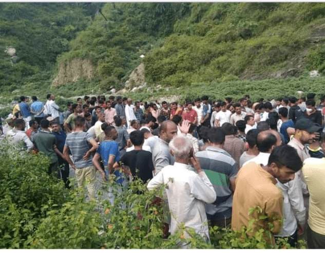 हिमाचल प्रदेश में कार खाई में गिरी, नौ की मौत, शादी समारोह में शामिल होने जा रहे थे मृतक