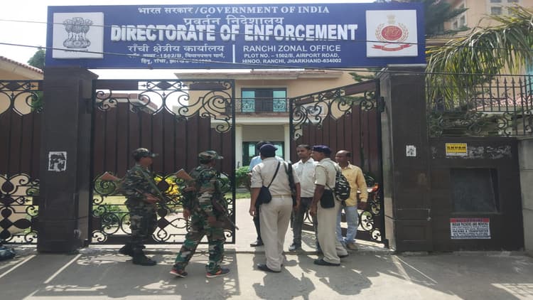 झारखंड शराब घोटाला: आरोपी योगेंद्र तिवारी नहीं दे रहे ED को सही जानकारी, संजय मुन्नम का भी बयान दर्ज