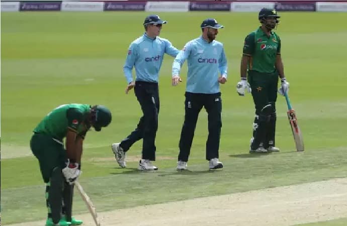 ENG vs PAK : इंग्लैंड में पाकिस्तान टीम ने किया शर्मनाक काम, इमरान खान की भी रही है भूमिका