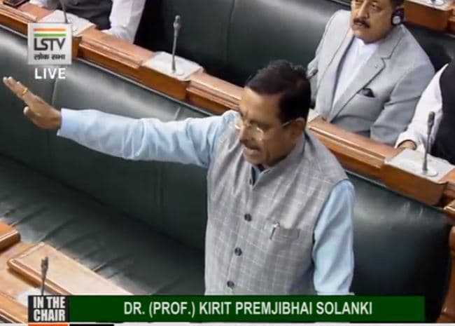 दिल्ली हिंसा पर सदन में जोरदार हंगामा, विपक्ष होली के पहले चर्चा पर अड़ा