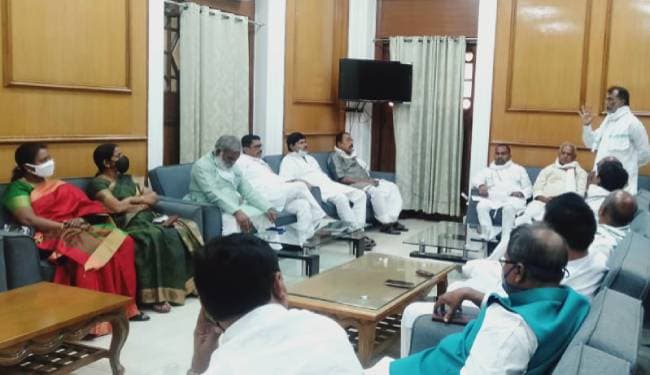 बिहार के विधायकों ने राष्ट्रपति और PM मोदी को लिखा पत्र, संविधान की नौवीं अनुसूची में आरक्षण को शामिल करने की मांग की बिहार के विधायकों ने राष्ट्रपति और PM मोदी को लिखा पत्र, संविधान की नौवीं अनुसूची में आरक्षण को शामिल करने की मांग की