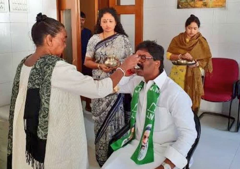 Happy Mother's Day: मुख्यमंत्री हेमंत सोरेन ने मदर्स डे पर शेयर की मां की तस्वीर, दी शुभकामनाएं