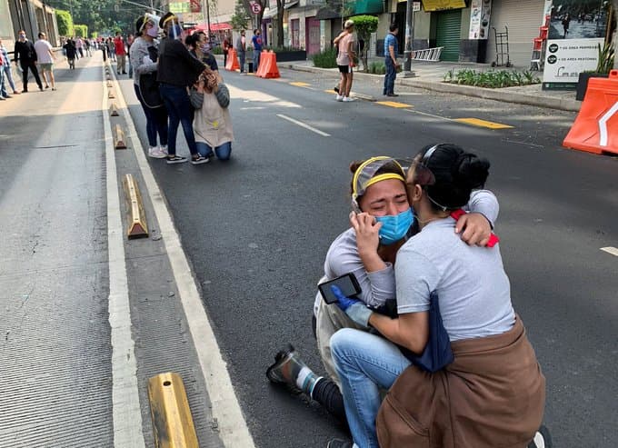 7.5 तीव्रता के भूकंप से डोला यह देश, घर से बाहर भागे लोग, सुनामी की चेतावनी, डराने वाला वीडियो आया सामने