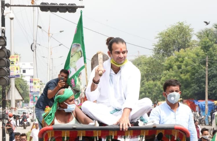 Bihar Election 2020: सीटिंग सीट महुआ छोड़ हसनपुर से चुनावी ताल ठोकेंगे तेजप्रताप, पत्नी ऐश्वर्या के हाथ ‘खाली’