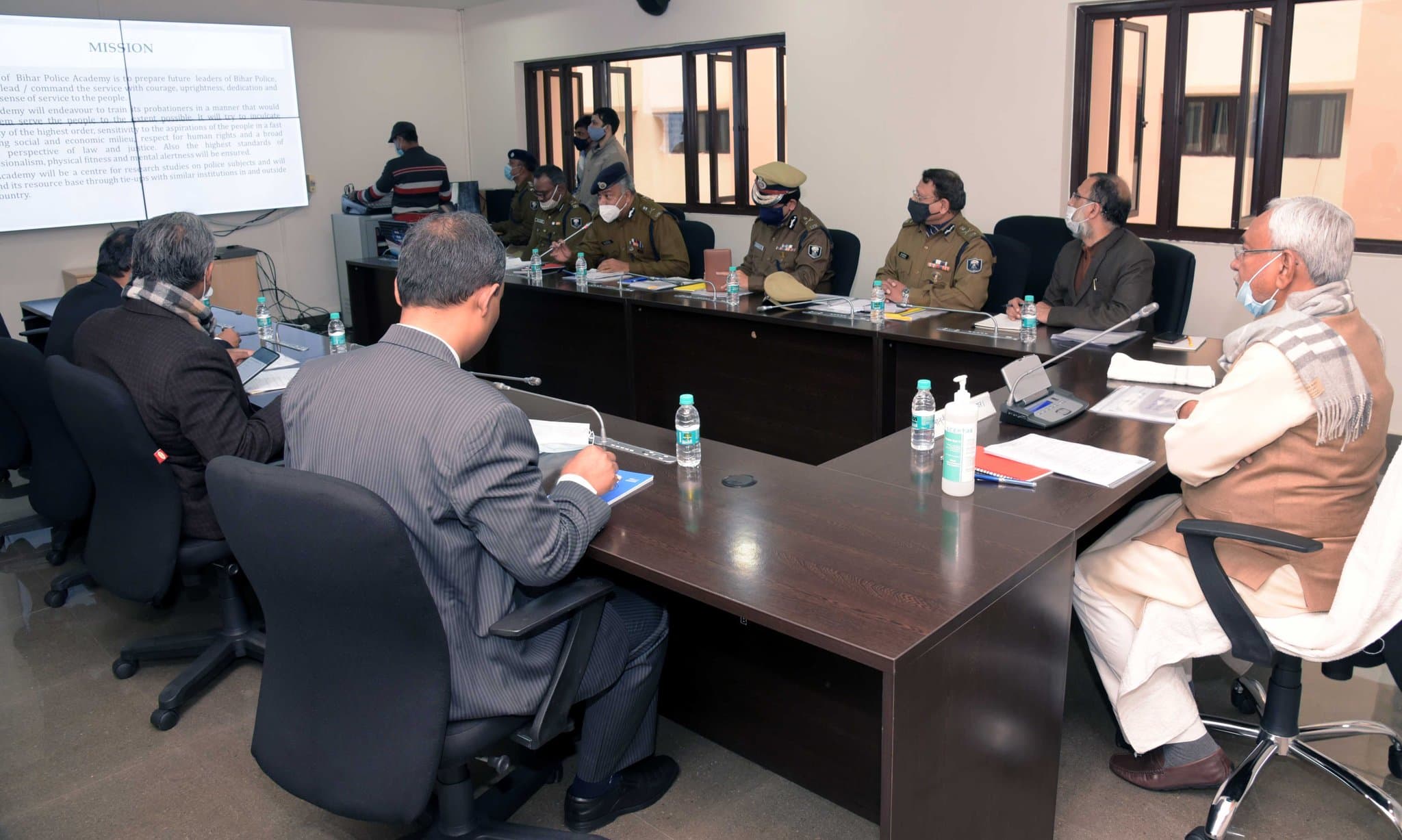 बिहार में अपराध को लेकर सरकार सख्त, अब जिलों में जाकर क्राइम कंट्रोल करेंगे पुलिस मुख्यालय के अफसर