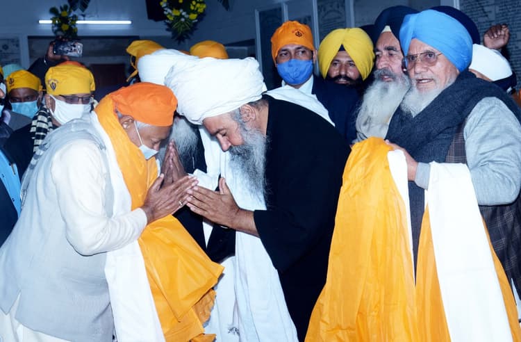 Prakash parv 2021: दशमेश पिता गुरु गोविंद सिंह जी के जयंती पर पटना साहिब पहुंचे CM नीतीश, गुरुद्वारे में टेका मत्था