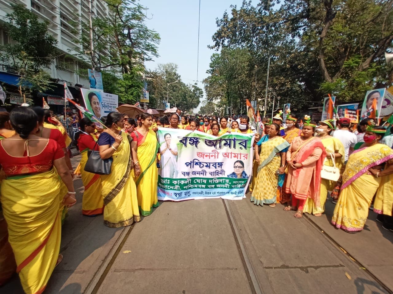 Mamata Banerjee Road Show : ममता ने मोदी को कहा गुंडा, बीजेपी सांसद लॉकेट चटर्जी ने किया पटलवार