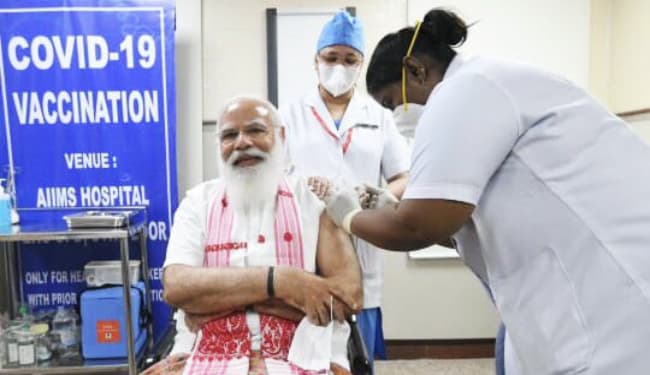 जानिए कौन है सिस्टर पी निवेदा, जिसने पीएम नरेंद्र मोदी को दी corona vaccine की पहली खुराक