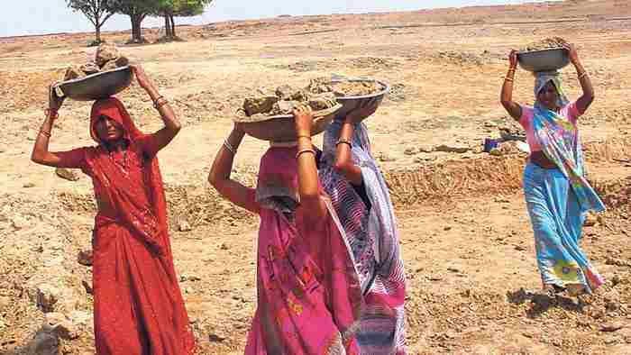 कार्यपालक दंडाधिकारी ने की मनरेगा कार्यों की जांच कार्यपालक दंडाधिकारी ने की मनरेगा कार्यों की जांच