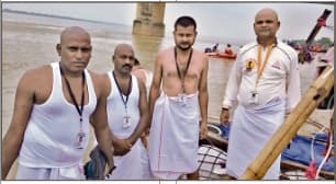 पेश की मिसाल: कोरोना से मृत 134 लोगों का अंतिम संस्कार कर गंगा में विसर्जित कीं अस्थियां