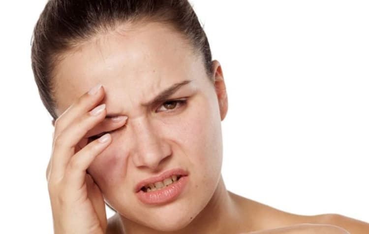 आंखों का फड़कना शुभ-अशुभ का नहीं बल्कि इन गंभीर बीमारियों का संकेत, Eye Strain भी कारण, जानें बचाव के उपाय