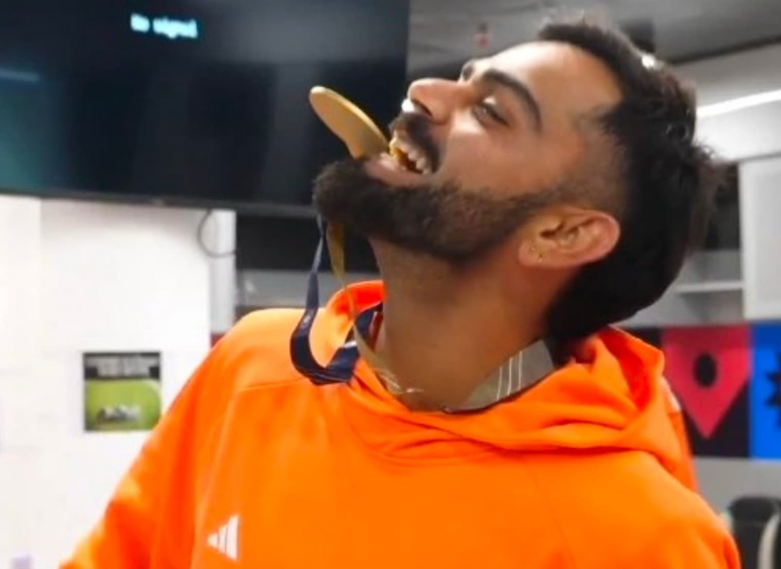 World Cup: ऑस्ट्रेलिया से जीत के बाद विराट कोहली को दिया गया गोल्ड मेडल, जानें क्या है इसके पीछे का राज