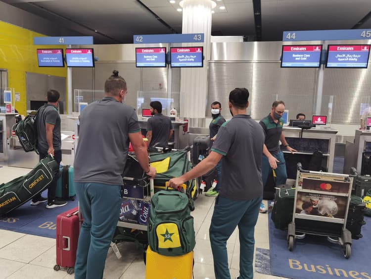 T20 WC में ऑस्ट्रेलिया से हार के बाद घर नहीं लौटी पाकिस्तानी टीम, इस देश की लिए हुई रवाना