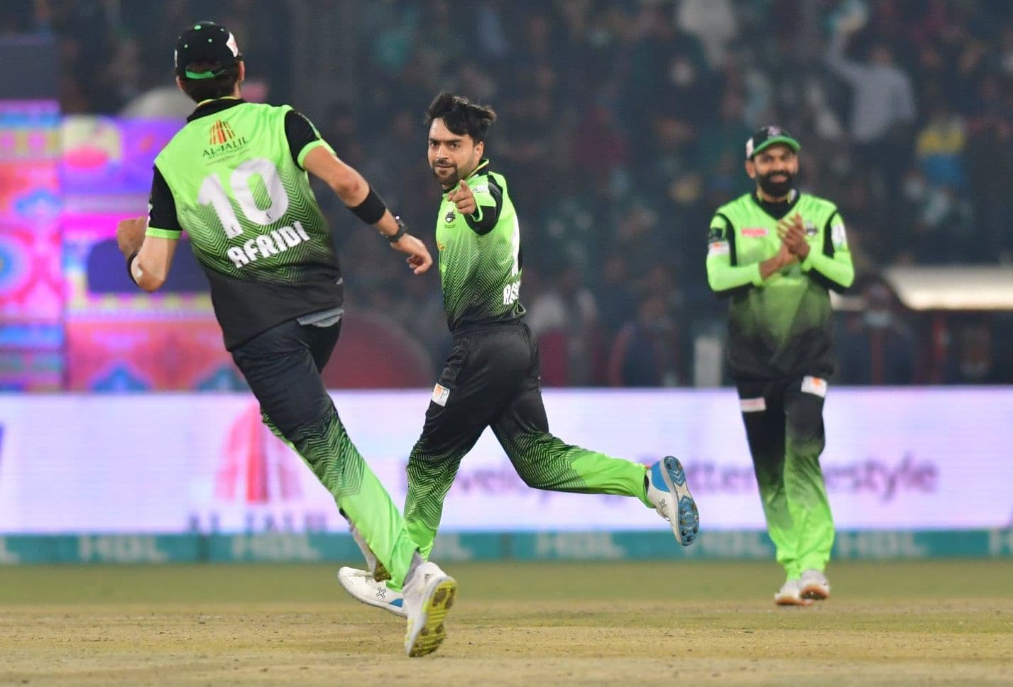 राशिद खान ने बीच में ही छोड़ा पीएसएल, साथी खिलाड़ियों ने नागिन डांस कर दी विदाई, वीडियो वायरल