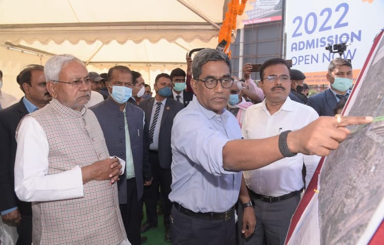 मुख्यमंत्री नीतीश कुमार ने लिया परियोजनाओं का जायजा, दानापुर पहुंच देखे एलिवेटेड रोड का काम