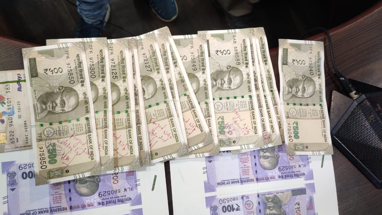 कोडरमा में फिर पहुंचा जाली नोट, पति-पत्नी समेत 3 गिरफ्तार, रांची और गिरिडीह समेत बिहार से जुड़े हैं इसके तार