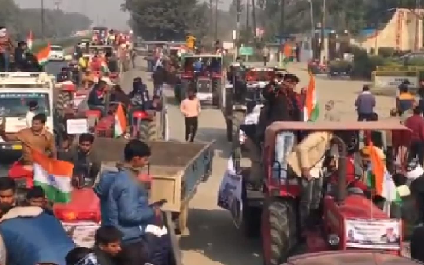 Farmers Protest : विरोध के बीच अब कृषि कानूनों के समर्थन में किसान संगठनों का ट्रैक्टर मार्च