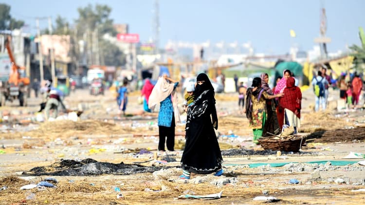 किसान आंदोलन: दिल्ली बॉर्डर पर रह रहे गरीबों के लिए था वरदान, किसानों के लौटते ही सताने लगी भोजन की चिंता