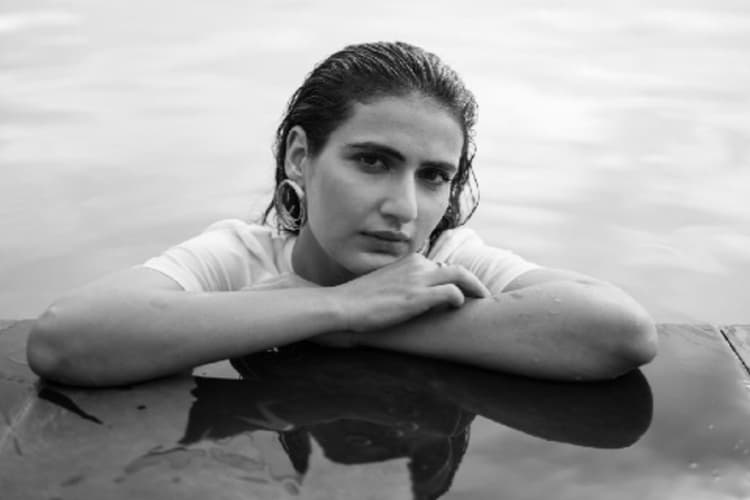 Fatima Sana Shaikh ने पानी में की अटखेलियां, वायरल हो रही हैं एक्ट्रेस की ग्लैमरस फोटो