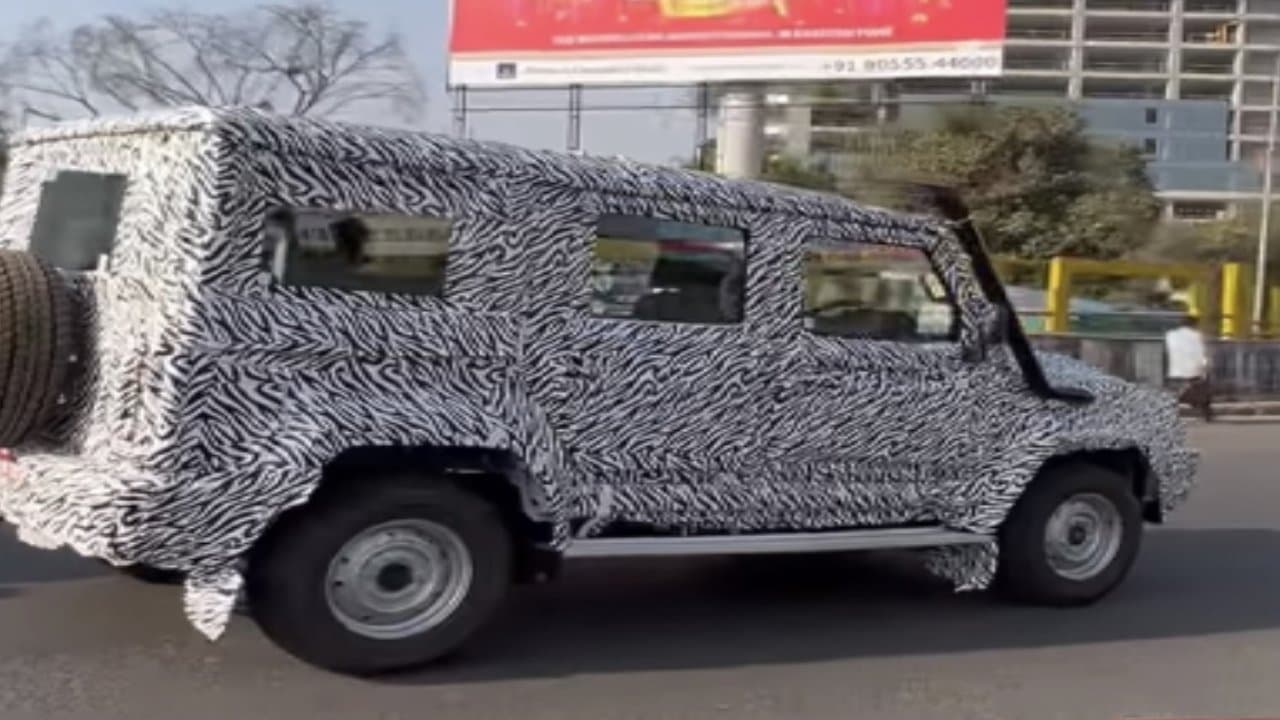 लॉन्चिंग से पहले टेस्टिंग में रोड पर देखी गई फोर्स Gurkha 5-door, मारुति जिम्नी को देगी टक्कर