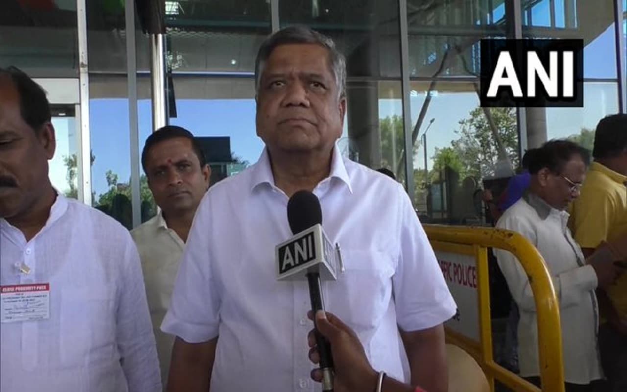 Karnataka Election: राहुल गांधी से मिले पूर्व मुख्यमंत्री जगदीश शेट्टार, मौजूदा राजनीतिक स्थिति से कराया अवगत Karnataka Election: राहुल गांधी से मिले पूर्व मुख्यमंत्री जगदीश शेट्टार, मौजूदा राजनीतिक स्थिति से कराया अवगत