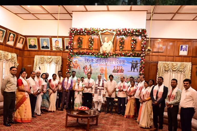 विश्व आदिवासी दिवस पर राजभवन में बोले राज्यपाल सीपी राधाकृष्णन, जनजातीय समाज से लें प्रकृति संरक्षण की सीख