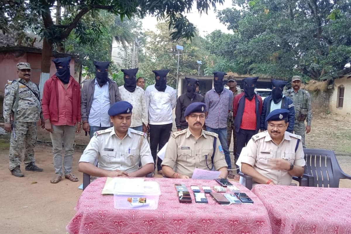 झारखंड: दीपावली से पहले जुए के अड्डों पर पुलिस की रेड, 31 हजार से अधिक कैश के साथ आठ जुआरी अरेस्ट, भेजे गए जेल