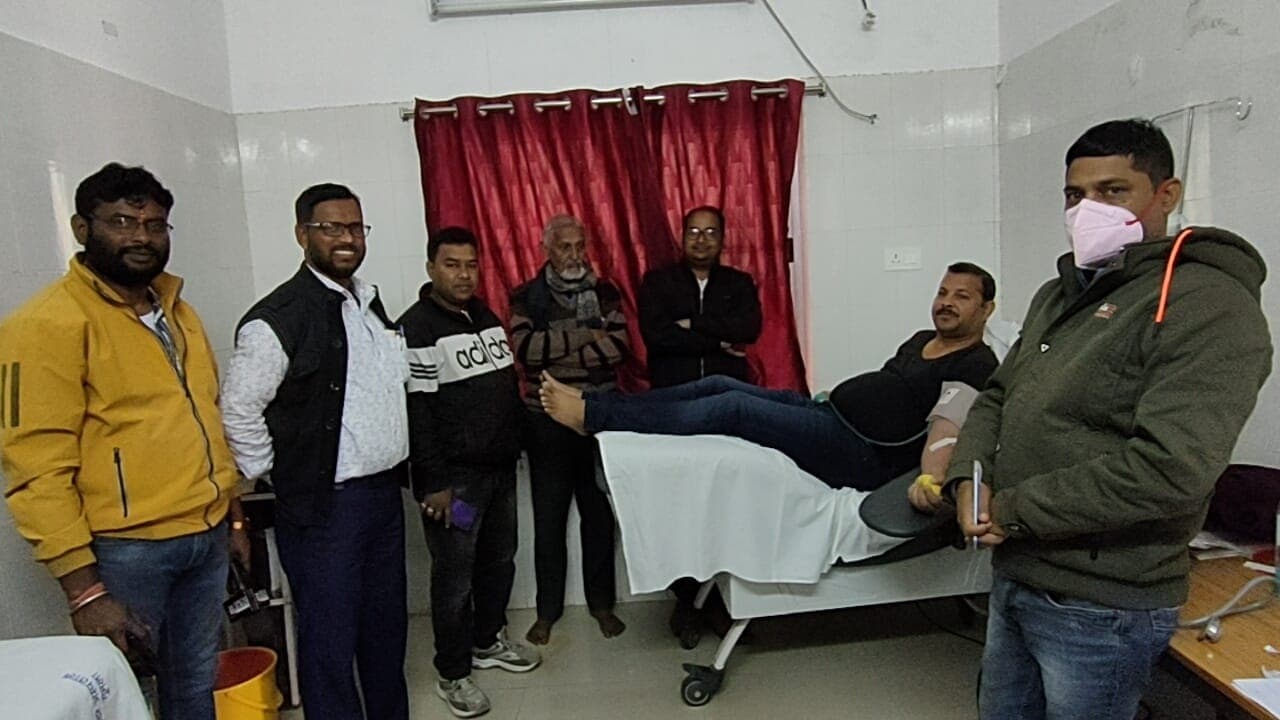 Jharkhand News: 1971 के भारत-पाक युद्ध के वीर शहीदों के सम्मान में रक्तदान, वीर सैनिकों को किया सम्मानित