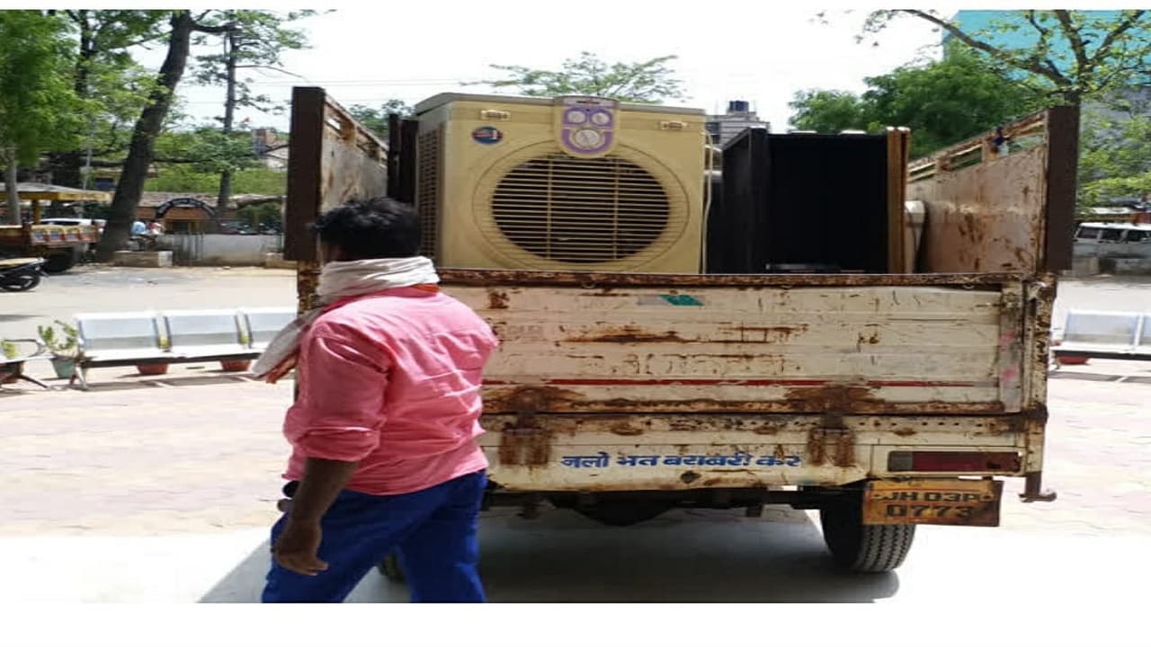 Jharkhand Crime News: कुणाल सिंह हत्याकांड के आरोपी छोटा डब्लू सिंह के घर कुर्की-जब्ती, भाई गिरफ्तार Jharkhand Crime News: कुणाल सिंह हत्याकांड के आरोपी छोटा डब्लू सिंह के घर कुर्की-जब्ती, भाई गिरफ्तार