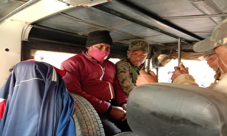 Jharkhand news : 5 हजार रुपये रिश्वत लेते सरांग के पंचायत सेवक को ACB की टीम ने किया गिरफ्तार