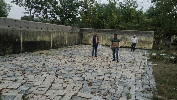 Jharkhand News: गुमला में पालकोट रोड के श्मशान घाट में बनेगा गौशाला, लावारिस पशुओं को मिलेगा आश्रय