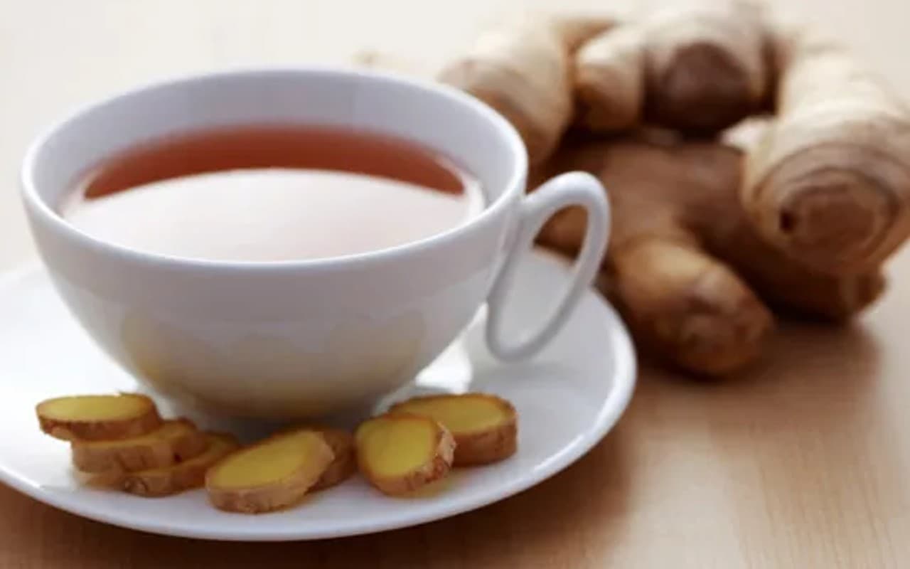 Ginger Tea: सर्दियों में पीते हैं अदरक वाली चाय? हो सकती है सेहत संबंधी ये परेशानी Ginger Tea: सर्दियों में पीते हैं अदरक वाली चाय? हो सकती है सेहत संबंधी ये परेशानी