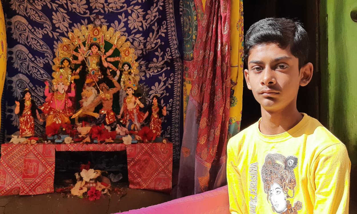 14 वर्षीय गोकुल के हाथों में है जादू, 29 अक्टूबर को इसकी बनायी प्रतिमा का होगा विसर्जन