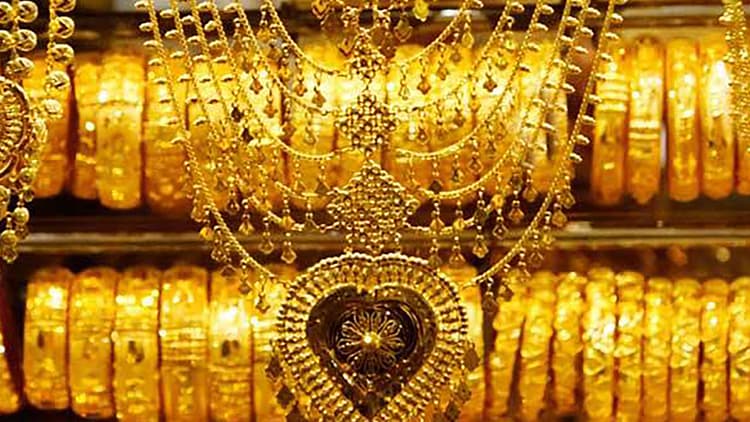 Gold Price Today: सोने की कीमतों में आई गिरावट, जानिए कितने में मिल रहा 10 ग्राम गोल्ड