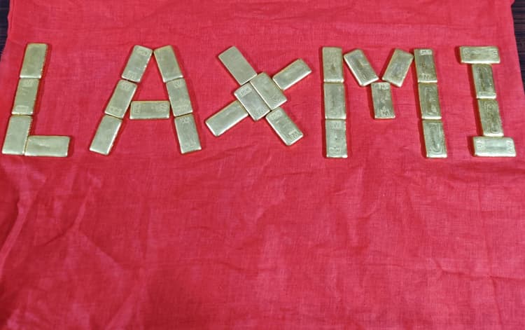 धनतेरस व दीपावली से पहले बढ़ी Gold की तस्करी, बंगाल में 6.22 करोड़ के सोना के साथ 5 गिरफ्तार