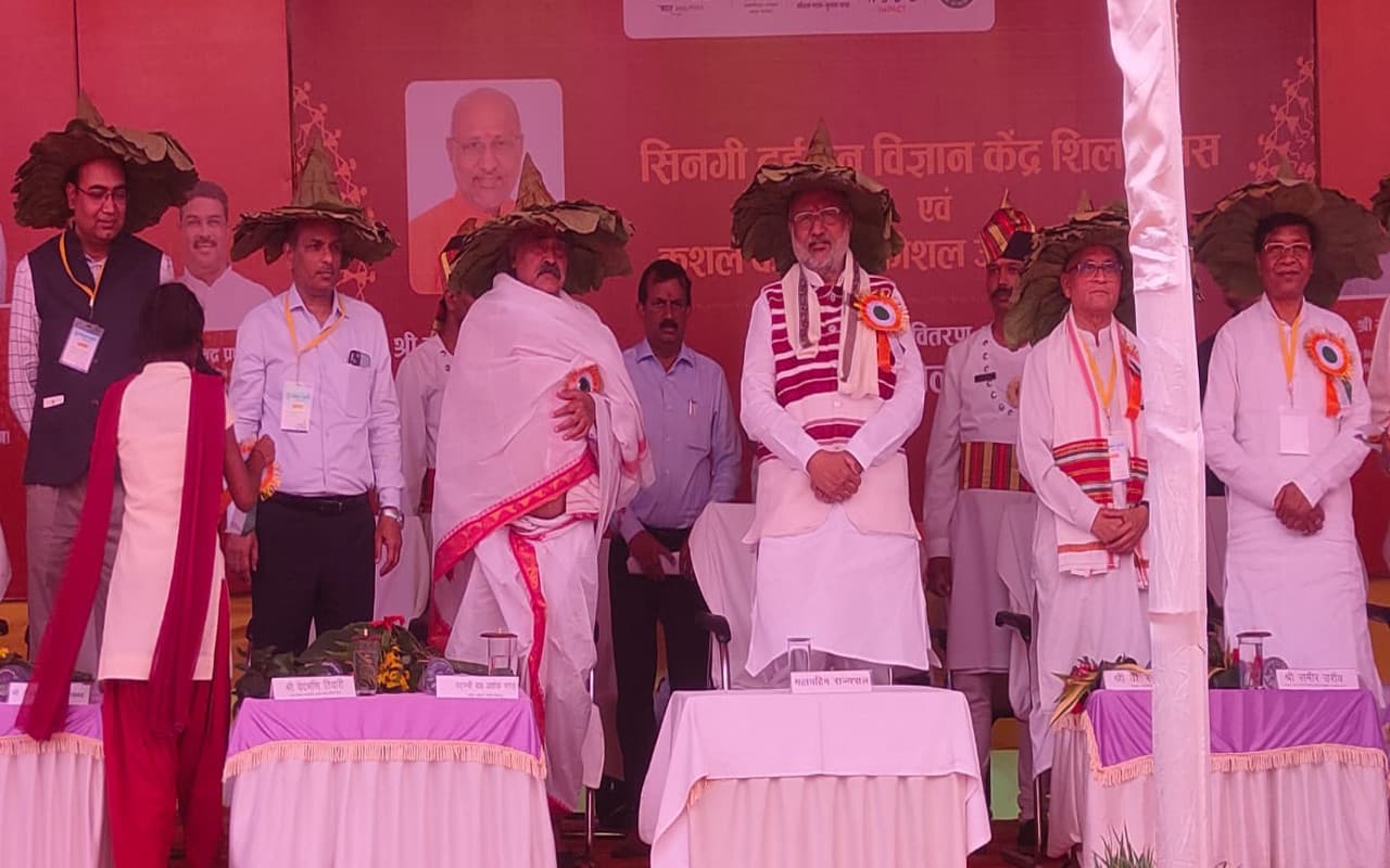 Photos: गुमला में जड़ी-बूटी और वनोपज के क्षेत्र में अपार संभावना, बोले राज्यपाल सीपी राधाकृष्णन